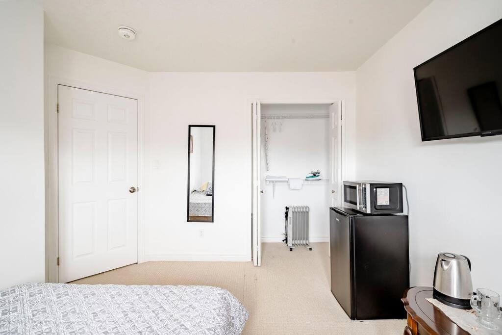 Nimo Homestay Guelph Exterior foto